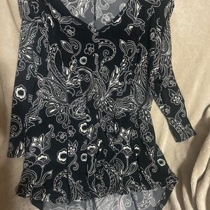 EST. 1948 Women's Black Paisley V-Neck Blouse - L